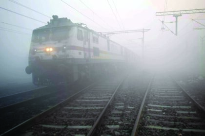 Delhi में Foggy Weather