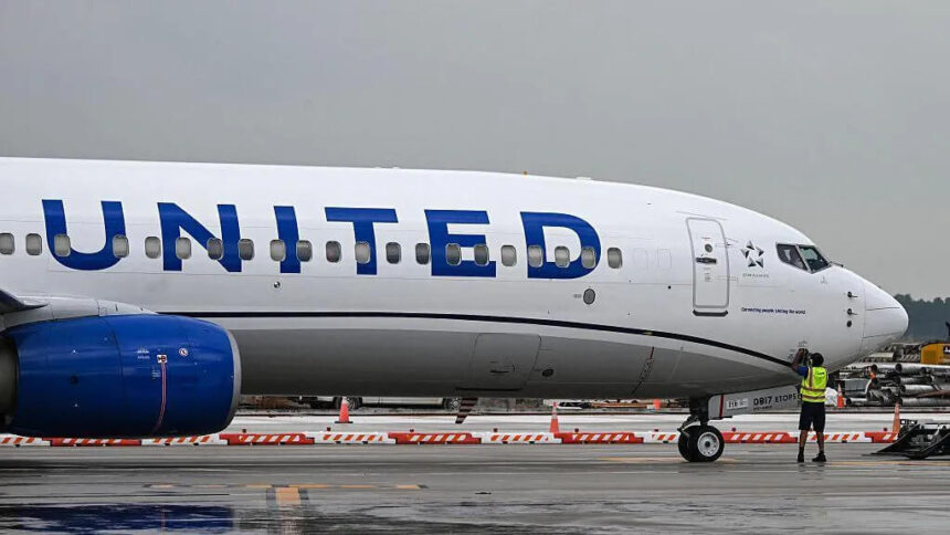United Airlines Resumes Flights After Nationwide Technology Glitch Causes Widespread Delays